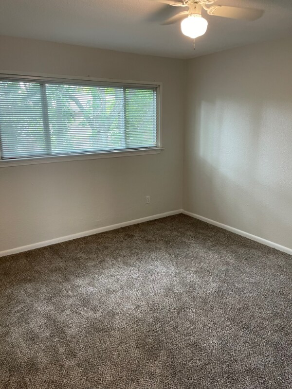 Building Photo - 2412 Azalea Garden Rd