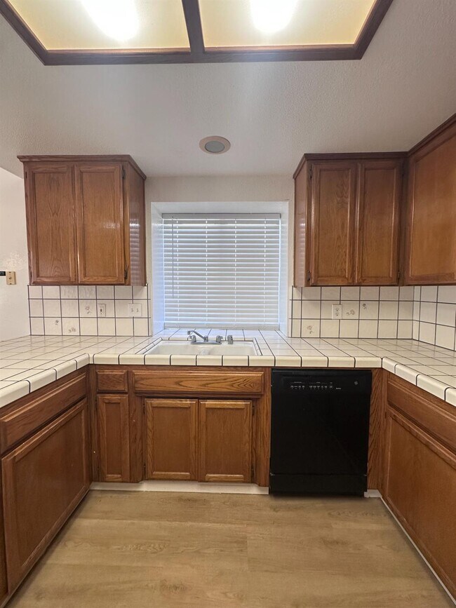 Building Photo - 2378 Grapewood Ct