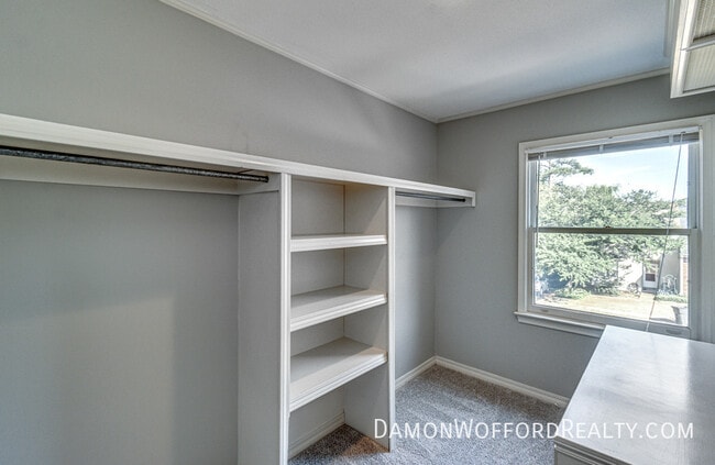 Building Photo - 1435 Roxbury Ct