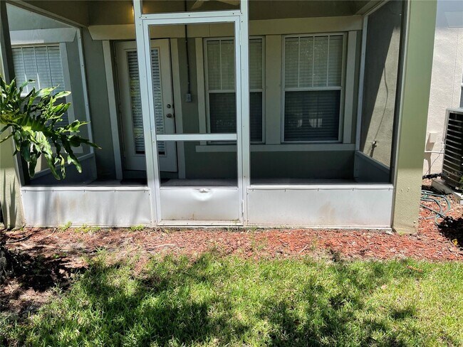 Building Photo - Beautiful Townhouse located in Crowntree L...