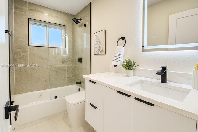 Building Photo - 3801 NE 16th Terrace