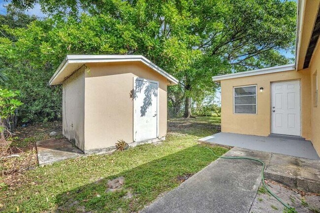 Building Photo - 3511 NW 7th Ct