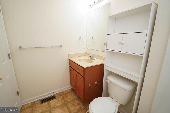 Building Photo - 439 Parkview Ct