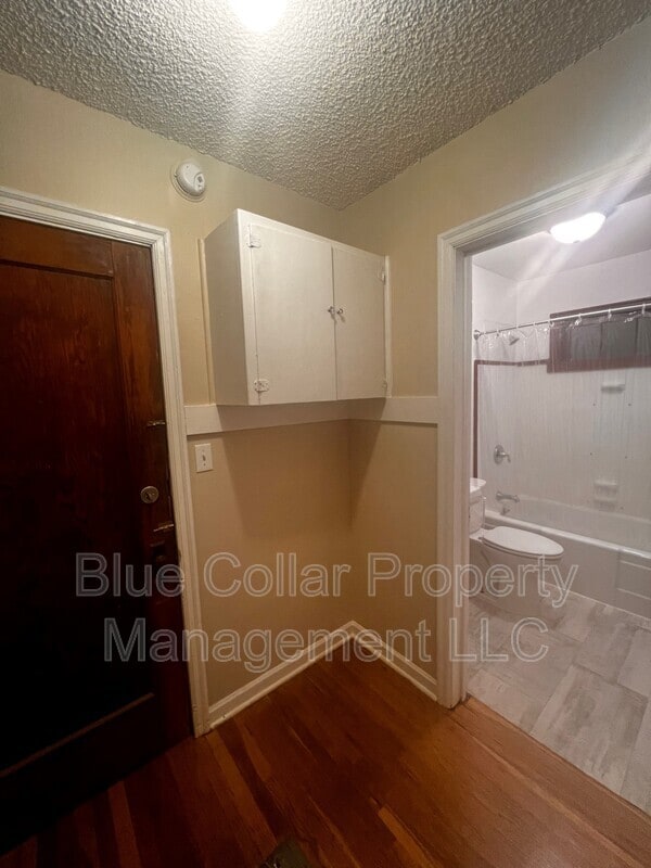 Building Photo - 213 Locust St