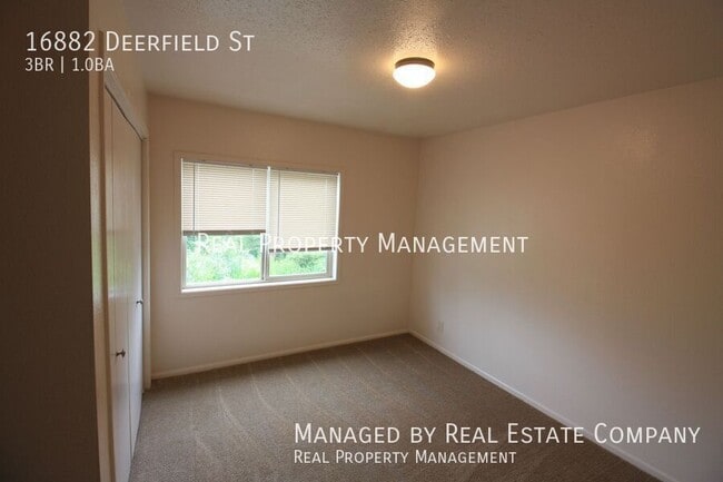 Building Photo - 16882 Deerfield St