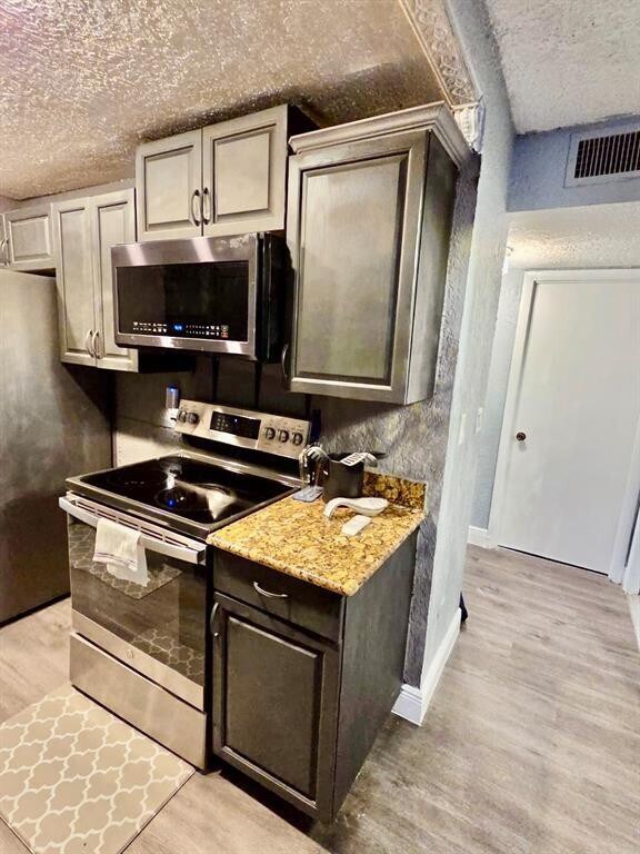 Building Photo - 1833 NW 12th Ave