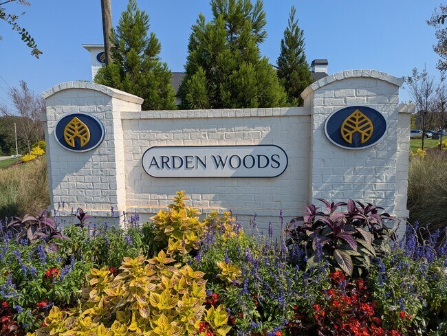 Building Photo - 916 Throckmorton Ct