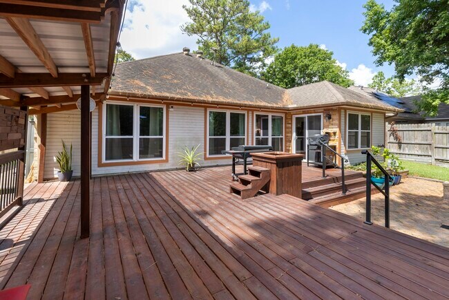 Building Photo - 6004 Hunnington Dr