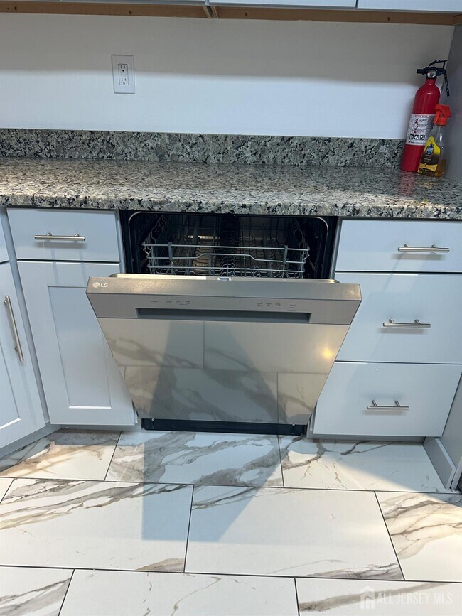 Building Photo - 402 Rittenhouse Ct