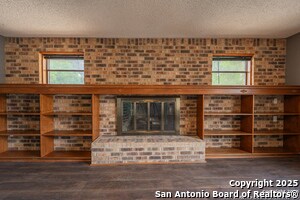 Building Photo - 1002 River Oak Dr