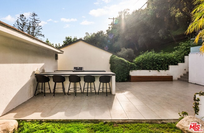 Building Photo - 1617 Roscomare Rd