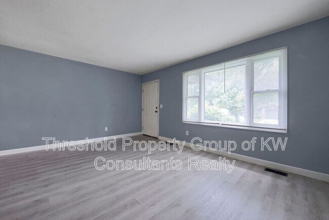 Building Photo - 5809-5811 Pepperwood Court