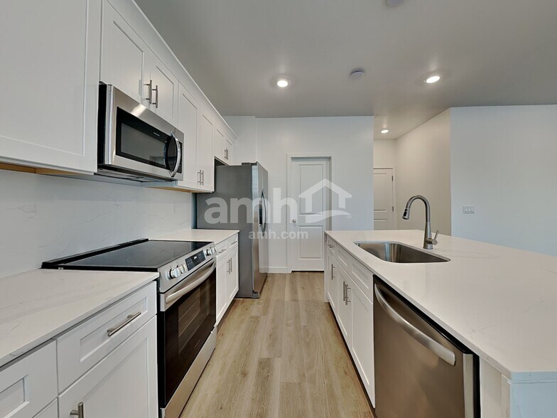 Building Photo - 20177 W Thomas Rd