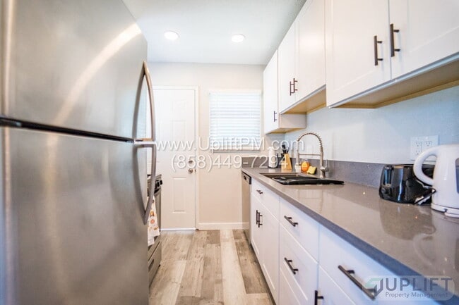 Building Photo - 4237 Swift Ave