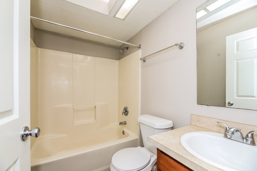 Building Photo - 2863 Sandy Beach Ln