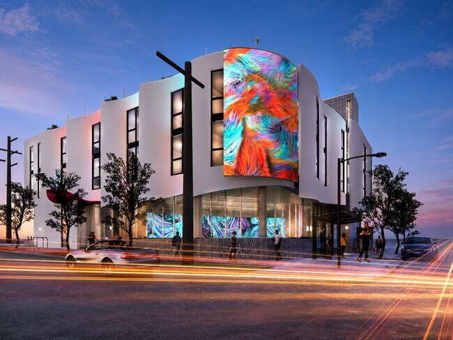 Building Photo - 700 N Spaulding Ave