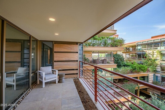 Building Photo - 7121 E Rancho Vista Dr