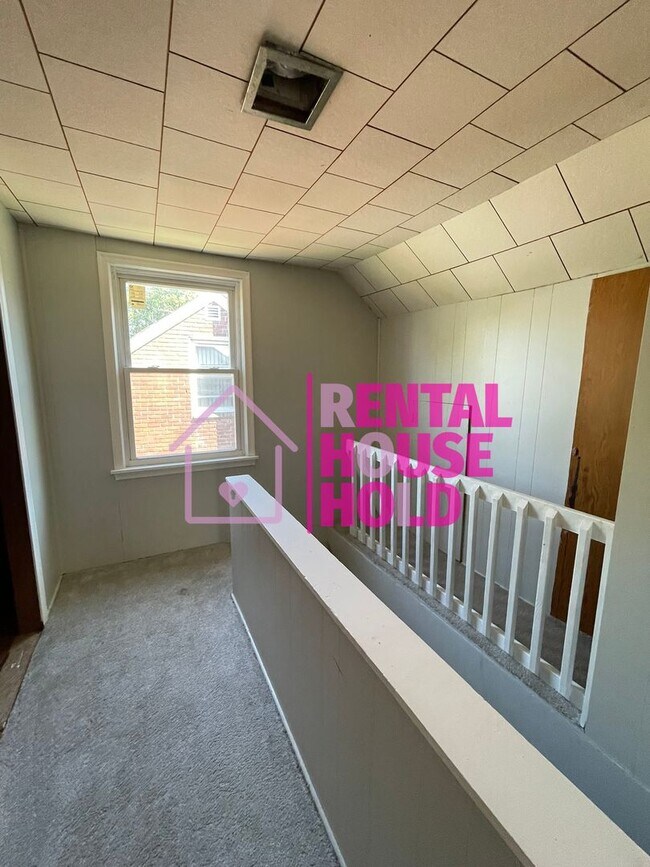 Building Photo - ~3 BEDROOM | 1 BATH | FREE PRE SCREEN