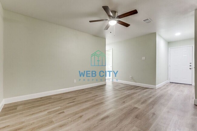Building Photo - 6330 Cinnamon Oaks Dr