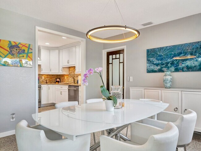 Building Photo - 3204 S Maritana Dr