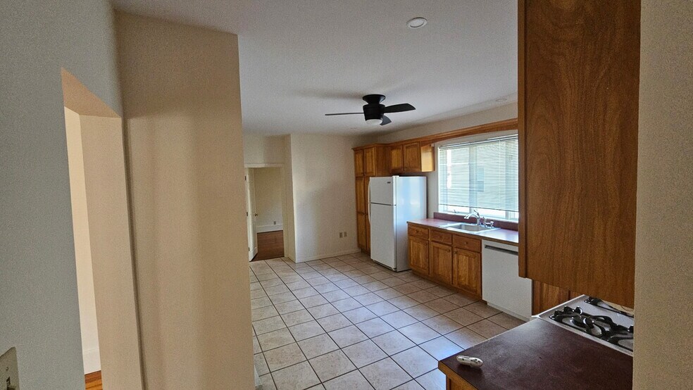 Building Photo - 166 Sheridan Ave