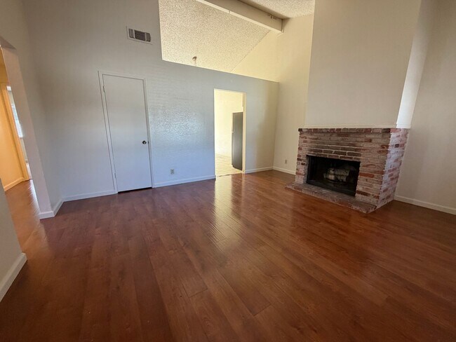 Building Photo - 2813 Pepper Oaks Dr