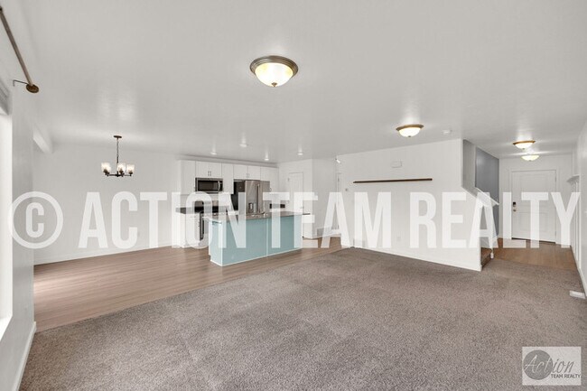 Building Photo - Middle Row Townhome in Herriman!