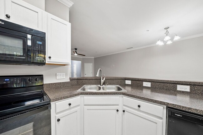 Building Photo - 8341 Hollister Hills Dr