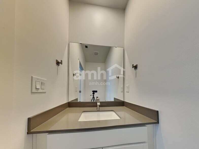 Building Photo - 7921 Selah St SW