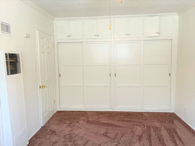 Building Photo - 4916 Hazeltine Ave