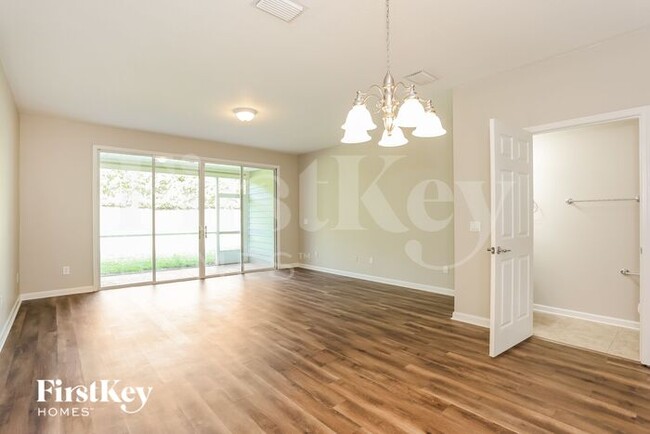 Building Photo - 6947 Roundleaf Dr