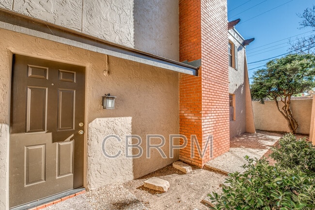 Building Photo - 5308 Kenosha Ave