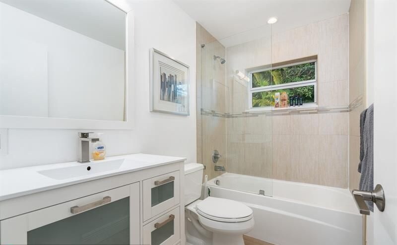 Building Photo - 2409 NE 22nd Terrace