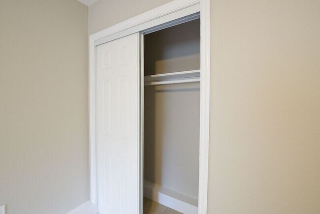 Building Photo - Fully Renovated 2 Bedroom in Sanford