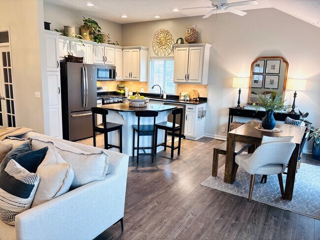 Building Photo - Home For Rent In Papillion
