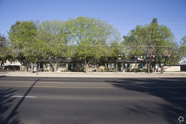 Building Photo - Cedar Springs