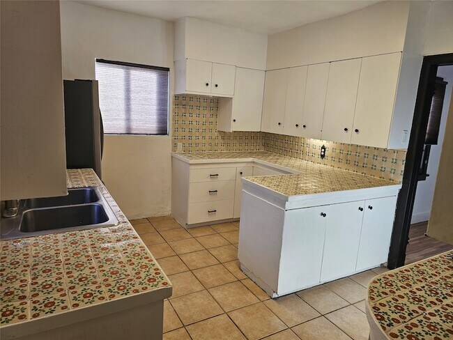 Building Photo - 811 #1 Don Diego Unit 1