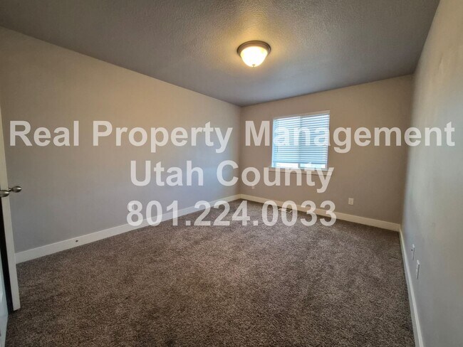 Building Photo - Townhome in Eagle Mountain