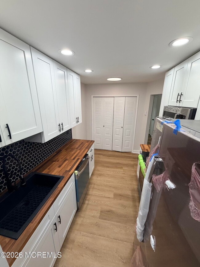 Building Photo - 147 Amberly Dr