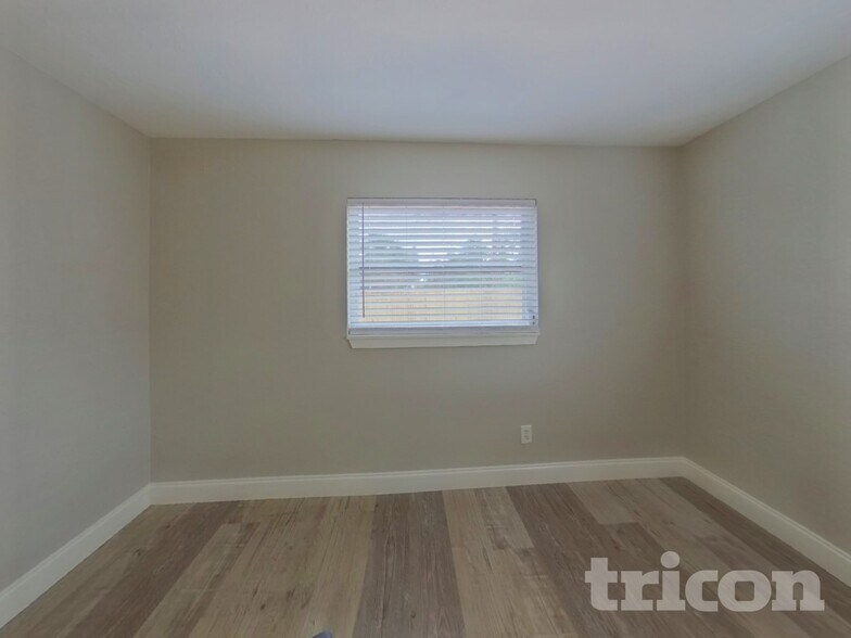 Building Photo - 3635 17th St N