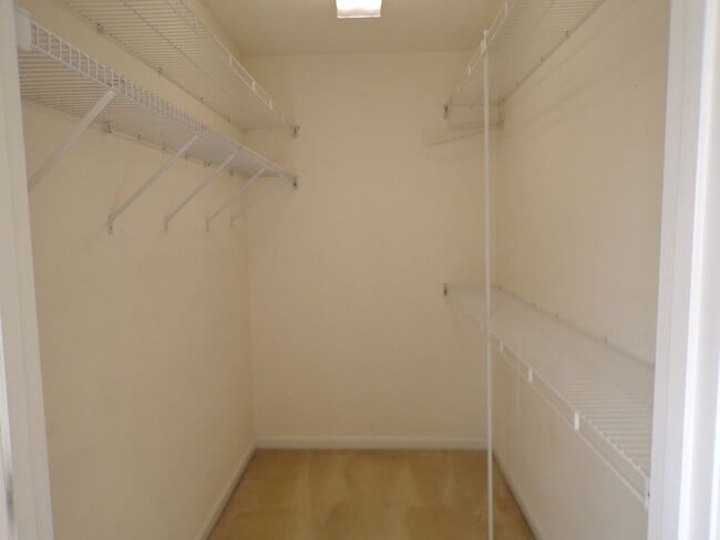 Building Photo - Two Bedroom, Two Level Condo Near Van Dorn Metro