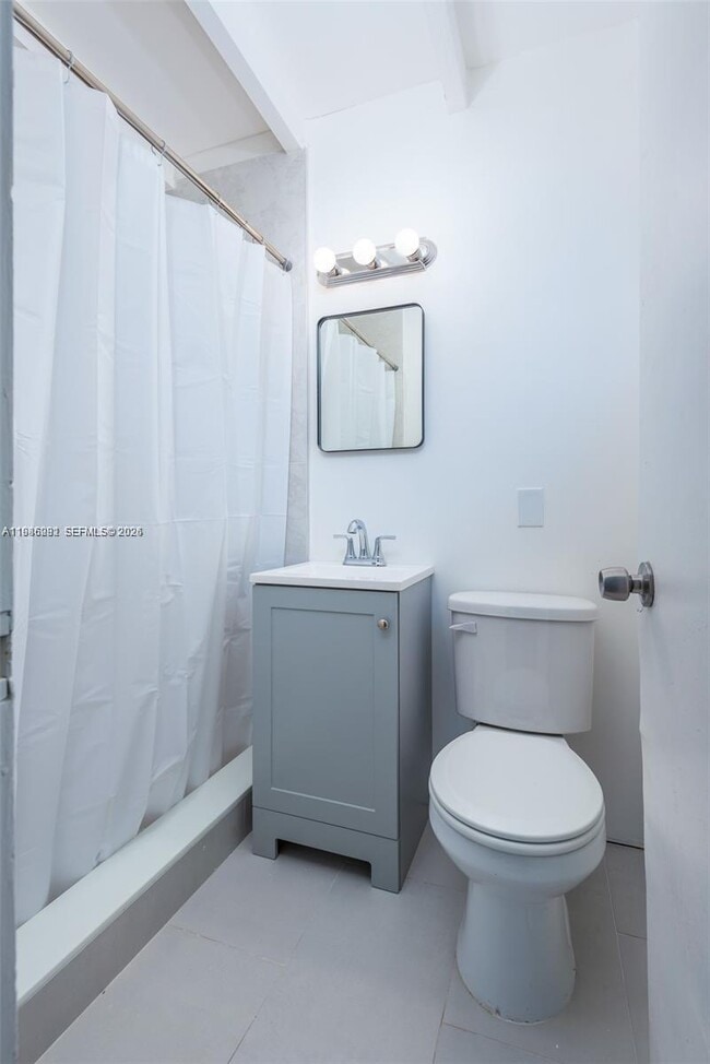 Building Photo - 1716 SW 12th Ct