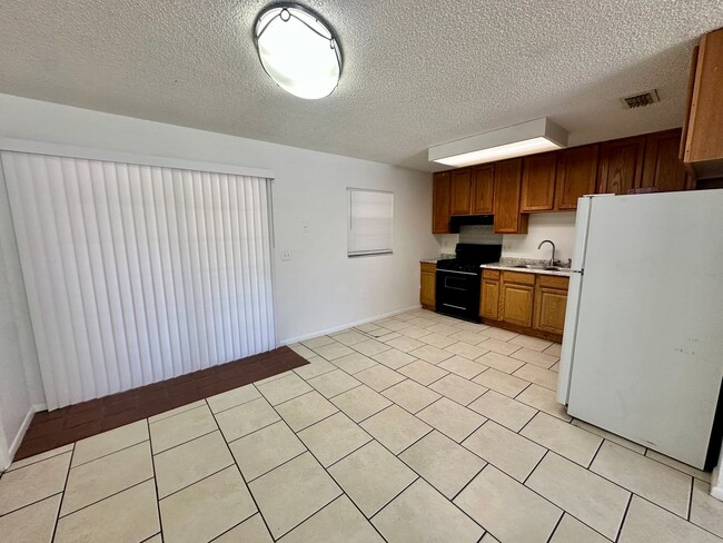 Building Photo - Charming 3-Bedroom Home in Apopka!