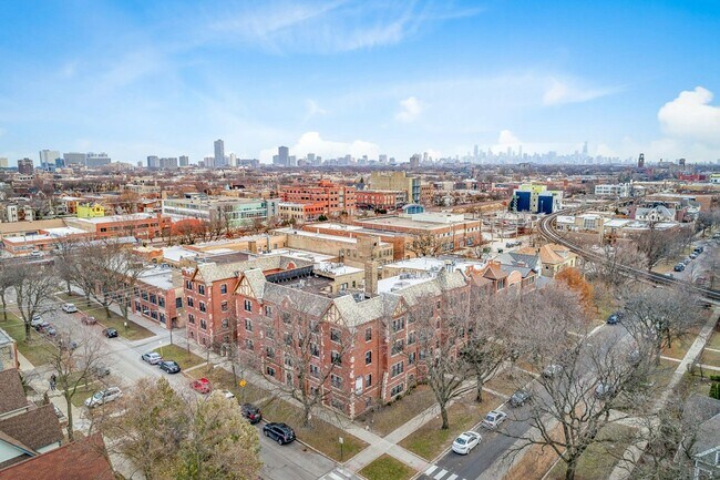 Building Photo - 1831 W Leland Ave