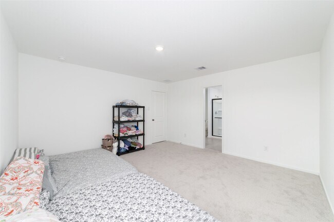 Building Photo - 12410 Mountain Daisy Rd