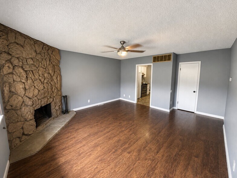Building Photo - 539 S Deveron Dr