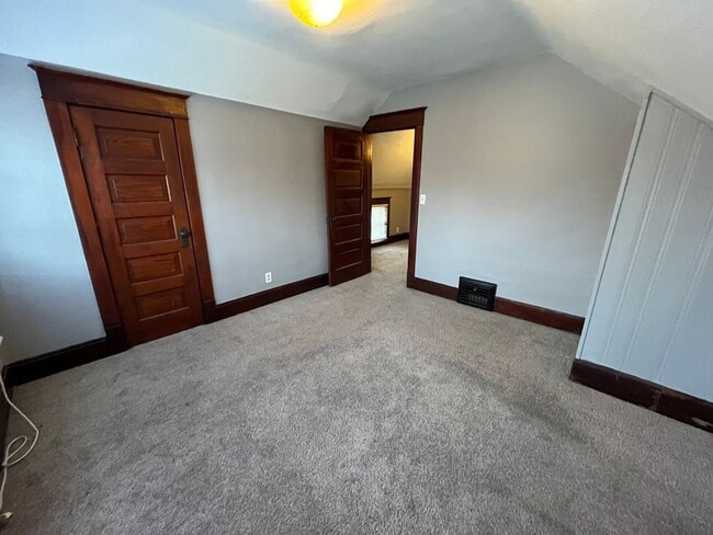 Building Photo - 229 14th Ave