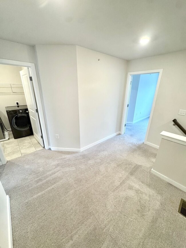 Building Photo - THREE BEDROOM/2.5 BATH TOWNHOME in Southern Lehigh School District