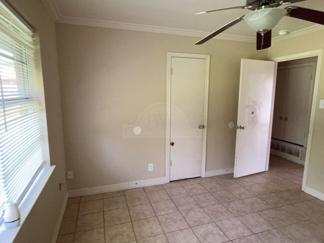 Building Photo - 2407 Buttercup Cir