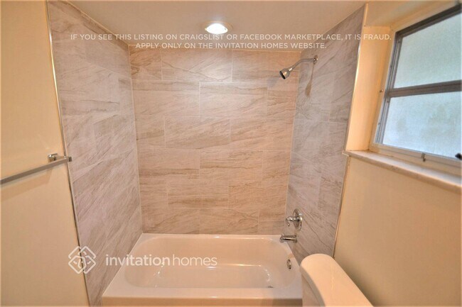 Building Photo - 3339 NW 69th Ct